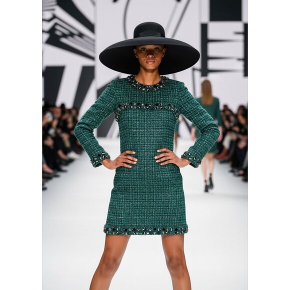 RUNWAY TWEED AUTHENTIC CHANEL DRESS SIZE M/L - Picture 1 of 16